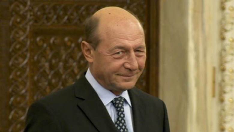 Traian Basescu, la cumparaturi: Nu s-a ieftinit painea dupa reducerea TVA Imagine