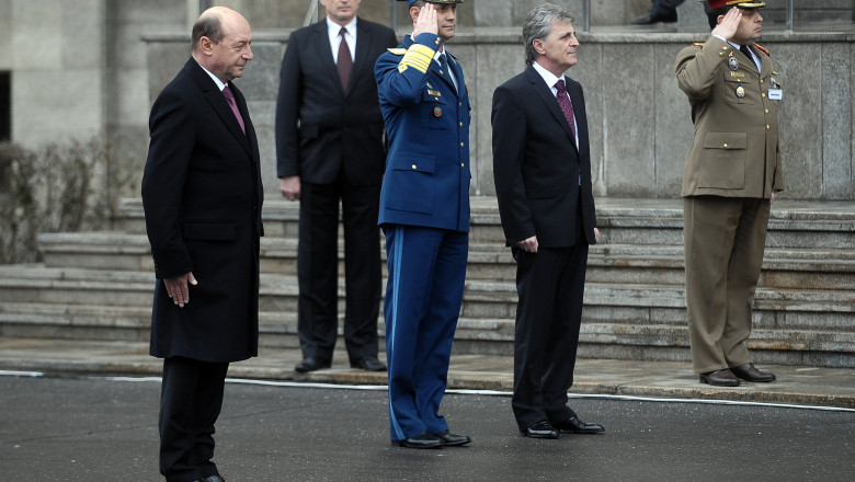 Traian Basescu: Ministrul Apararii tinde sa dovedeasca ca nu intelege nimic Imagine