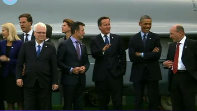 Traian Basescu pozeaza. Zambete alaturi de liderii lumii Imagine