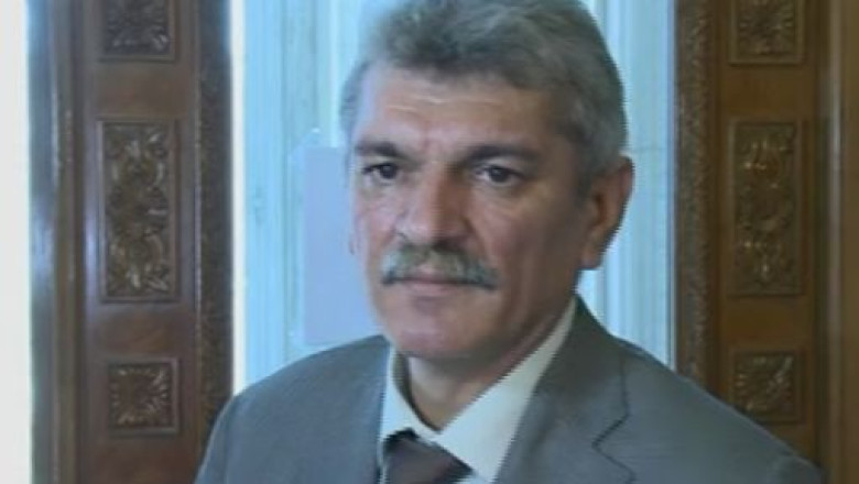 Traian Basescu: Premierul minte cand spune ca nu a dorit decorarea lui Marcel Opris din cauza accidentului aviatic Imagine