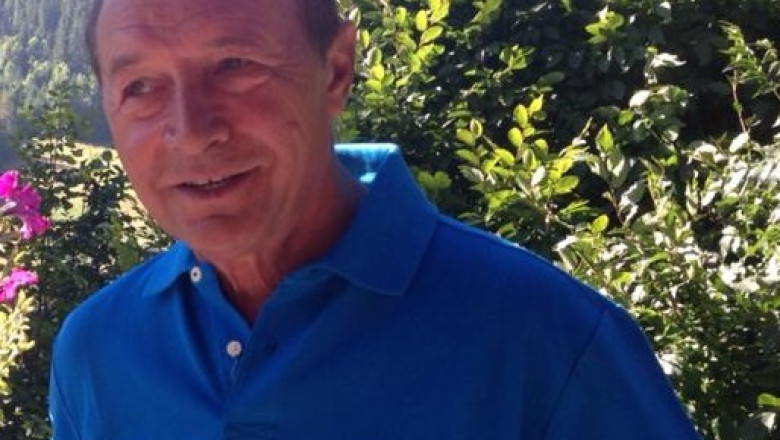 Traian Basescu s-a fotografiat cu turistii, la Neptun Imagine