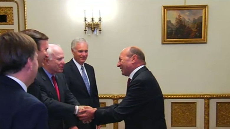 Traian Basescu s-a intalnit cu senatorul american John McCain Imagine