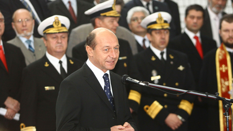Traian Basescu se intalneste azi cu fostii colegi de facultate, la 37 de ani de la absolvire Imagine