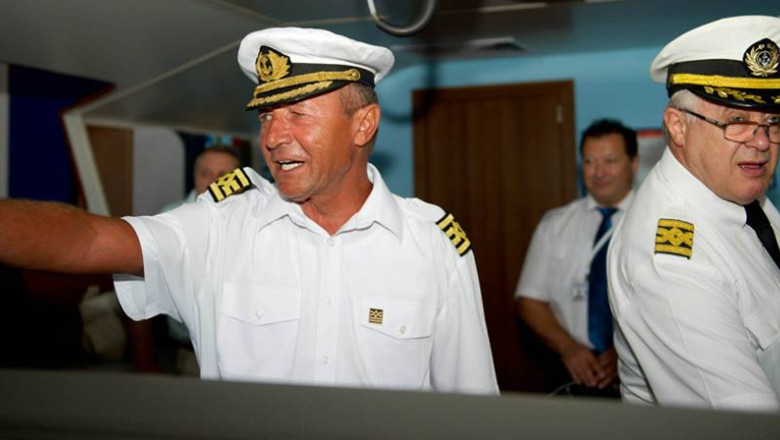 Traian Basescu vrea sa redevina marinar. A ajuns la Constanta ca sa-si reconfirme brevetul Imagine