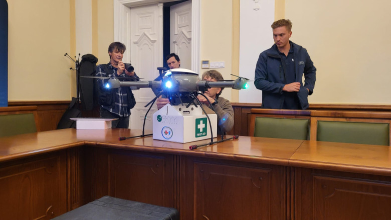 Transport medical cu drona, in premiera nationala. Probe biologice duse prin aer de la spital la laborator Imagine