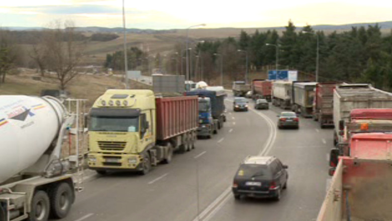Transportatorii de marfa sunt in greva. Zeci de tiruri au fost trase pe dreapta Imagine