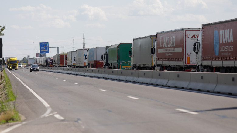 Transportatorii ii cer lui Ciolacu sa intervina pentru deblocarea camioanelor care asteapta zile intregi la frontiera cu Bulgaria Imagine
