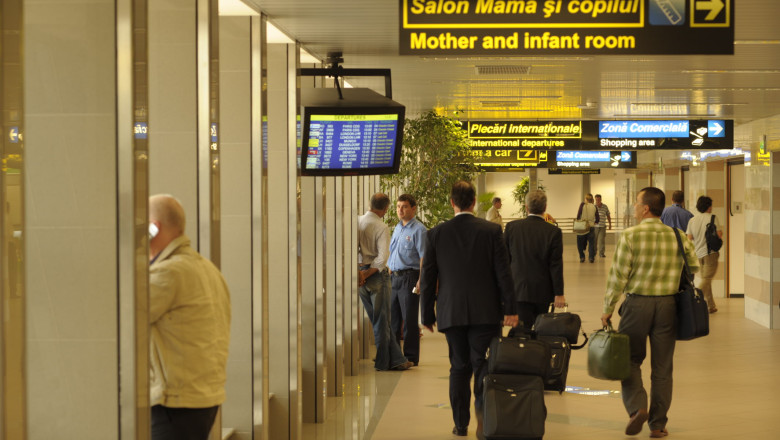 Transportul aerian de pasageri a crescut de la 3 la 9 milioane in 2022. Spre ce destinatii au zburat cei mai multi romani Imagine