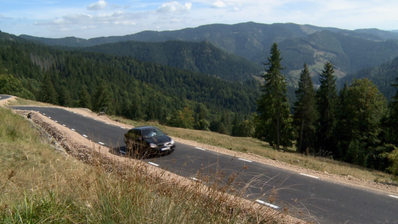 Transraraul, asfaltat dupa 25 de ani. Pentru refacerea soselei s-au cheltuit cinci milioane de lei Imagine