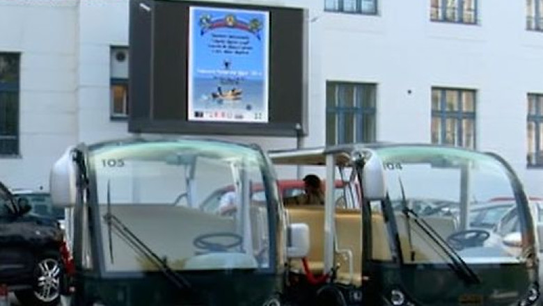 Traseu pentru microbuzele turistice, in Timisoara. Vehiculele sunt electrice si au 14 locuri fiecare Imagine
