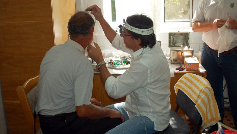 Tratament la domiciliu. Bolnavii sunt vizitati acasa de medic, dar isi cumpara singuri medicamentele Imagine