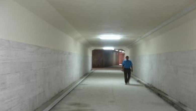 Trecatori in pericol. Pasajul din centru este la un pas sa se prabuseeasca peste pietoni Imagine