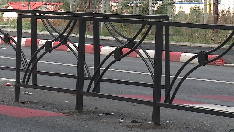 Trecere de pietoni inteligenta: un dispozitiv montat pe mijlocul drumului te obliga sa te uiti vrei-nu vrei, la masini Imagine