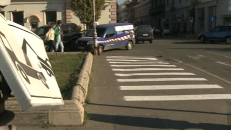 Trecerea de pietoni de pe trotuar. Solutia pentru ca soferii sa nu mai parcheze in locurile nepermise Imagine