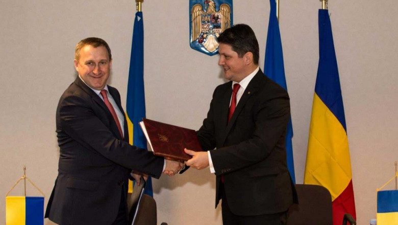 Trecerea granitei romano-ucrainene se va face mai usor. Acordul de mic trafic la frontiera, semnat dupa sase ani de negocieri Imagine