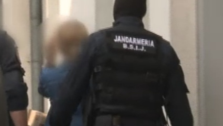 Trei angajati ai BCR Asigurari de Viata au fost arestati pentru evaziune fiscala Imagine