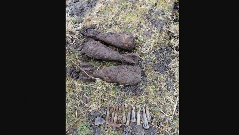 Trei bombe aruncator neexplodate din Al Doilea Razboi Mondial si mai multe munitii au fost descoperite in Harghita Imagine