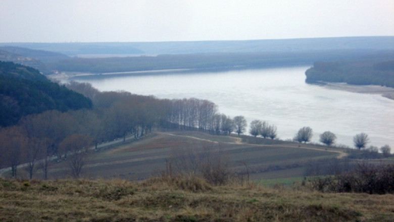 Trei case au fost distruse si alte 60 au fost avariate in urma unei ploi torentiale in Rasova, Constanta Imagine