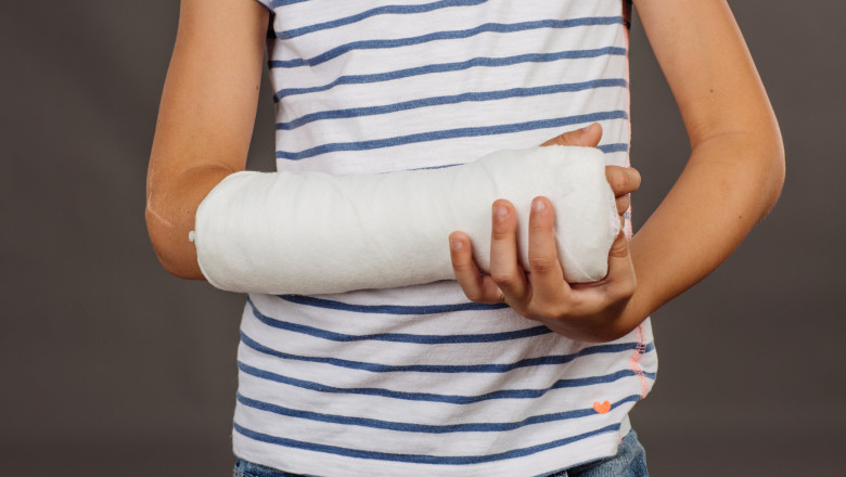 Trei copii din Arad au ajuns la spital dupa provocarea „Superman” de pe TikTok. Doi dintre ei au fost operati Imagine