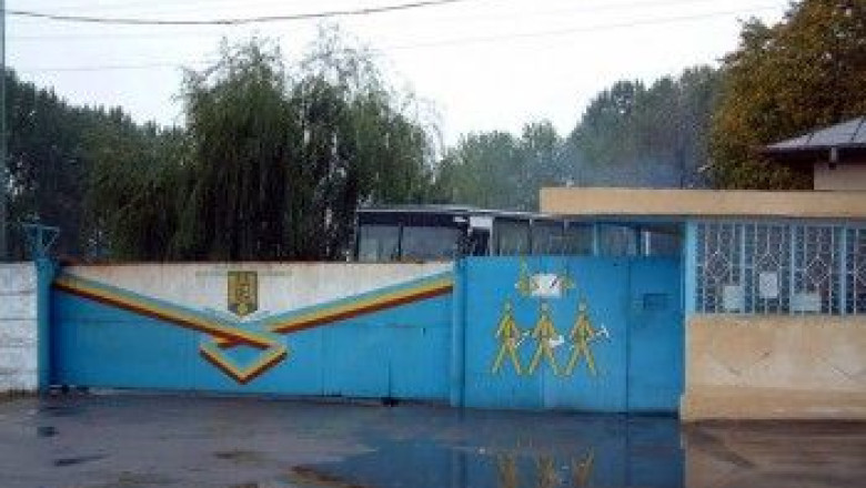 Trei detinuti au evadat din Penitenciarul Tichilesti. Cei trei sunt minori si se aflau in regim deschis de detentie Imagine