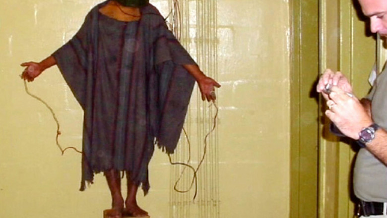 Trei irakieni torturati in inchisoarea Abu Ghraib de contractori americani au primit despagubiri de 42 de milioane de dolari Imagine