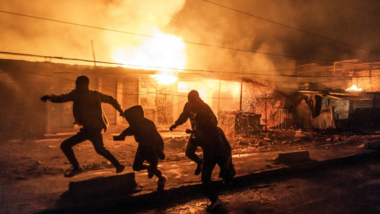 Trei morti si aproape 300 de raniti in Nairobi, unde un camion cu gaz a explodat si a provocat o "minge uriasa de foc" Imagine