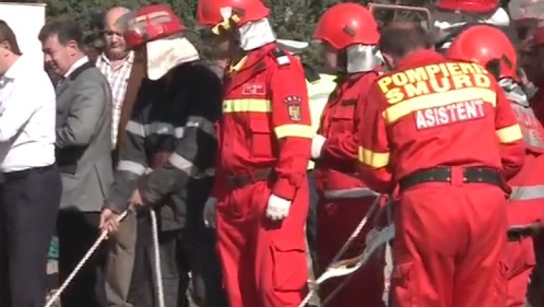 Trei muncitori au fost prinsi sub un mal de pamant, la Oradea Imagine