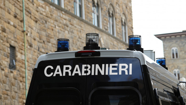 Trei politisti au murit si 13 au fost raniti in urma unei explozii in Italia. Doua persoane, frate si sora, au fost retinute Imagine
