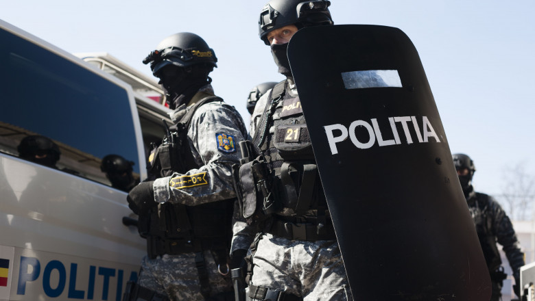 Trei romani dati in urmarire internationala au fost adusi in tara din Germania si Spania Imagine