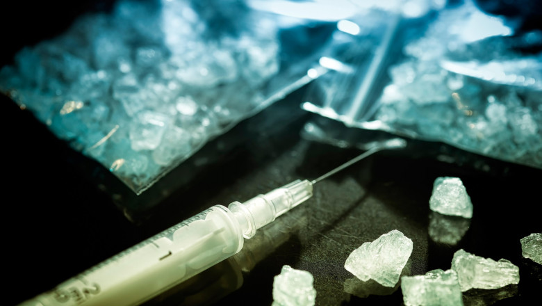 Trei sibieni au fost arestati preventiv pentru trafic de droguri. Ei sunt banuiti ca ar fi comercializat "cristal" Imagine