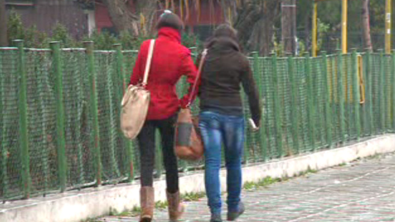 Trei tinere au ajuns de sub protectia statului pe mainile traficantilor Imagine