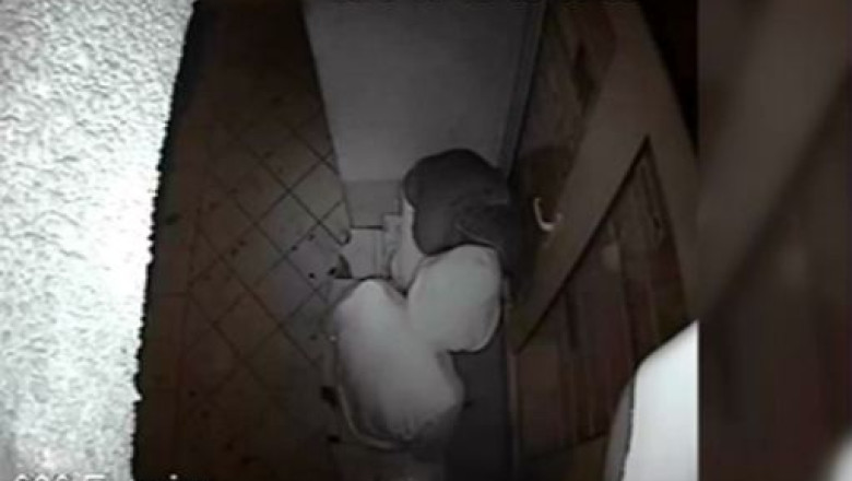 Trei tineri au spart noaptea trecuta doua case de pariuri Imagine