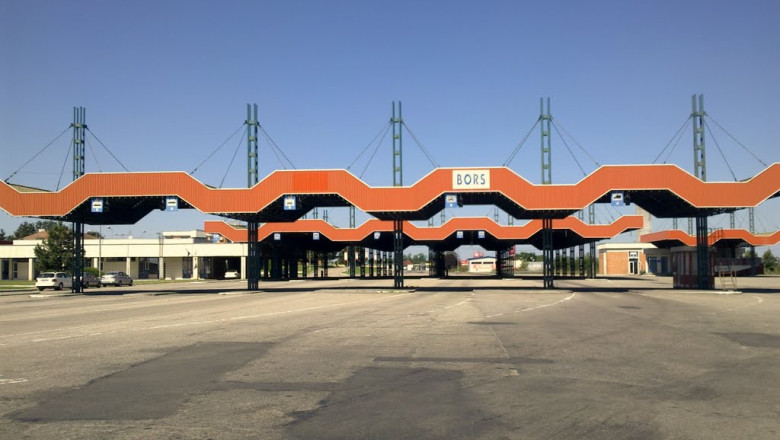 Trei transfugi algerieni, prinsi in Bors, ascunsi intr-un microbuz Imagine