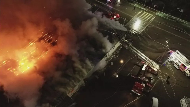Treisprezece morti intr-un incendiu la o discoteca din Rusia Imagine