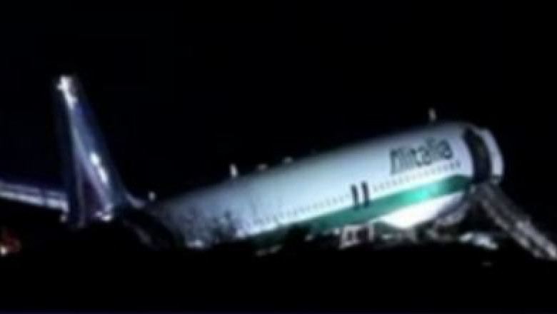 Trenul de aterizare al unui avion Alitalia s-a defectat la aterizare pe un aeroport din Roma Imagine