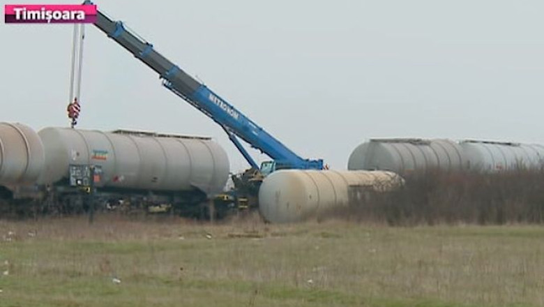 Trenul deraiat langa Timisoara putea provoca un adevarat dezastru! Vagoanele au fost repuse, joi, pe sine  Imagine