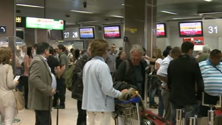 Trenuri si curse aeriene afectate de ninsoare Imagine