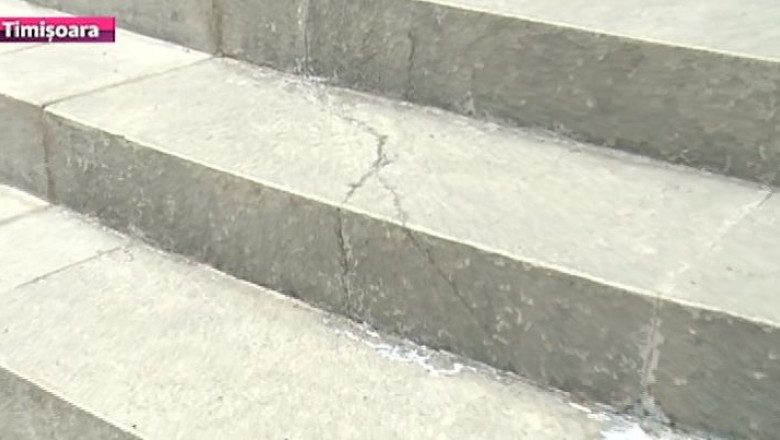 Treptele noi ale Catedralei Mitropolitane din Timisoara, fisurate. Autoritatile au pozitii contradictorii Imagine