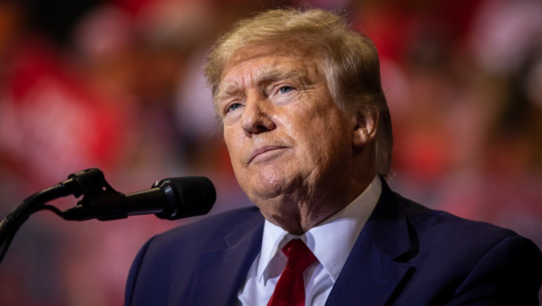 Trump a fost amendat cu aproape un milion de dolari pentru ca a chemat-o pe Hillary Clinton in instanta din motive "frivole" Imagine