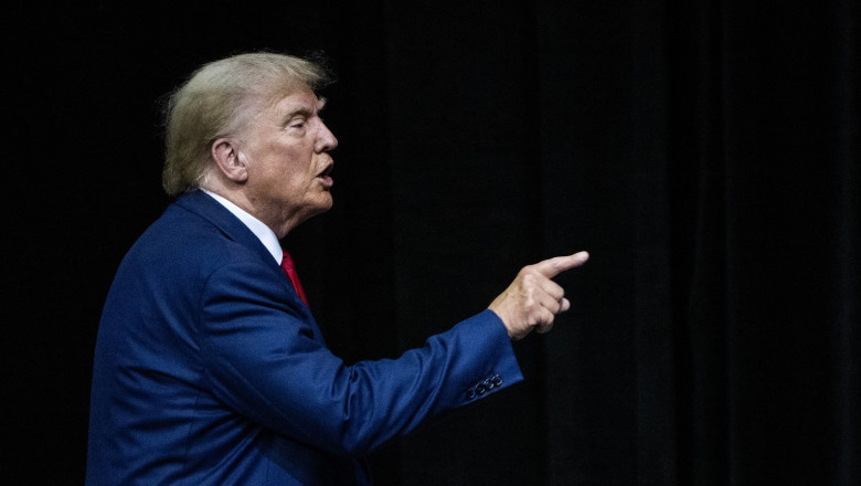 Trump ameninta ca va fi un dictator in prima zi dupa ce va reveni la Casa Alba. „Inchidem granita si foram, foram, foram” Imagine