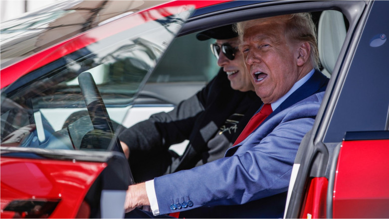 Trump califica drept „terorism intern” atacurile asupra proprietatilor Tesla. Pe cine da vina Imagine