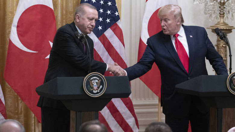 Trump cauta solutii sa-l forteze pe Putin sa-si retraga armata din Ucraina. Ce propunere i-a facut lui Erdogan Imagine