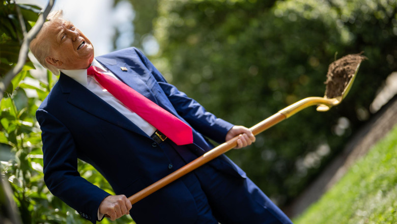 Trump este furios. Scandalul Epstein ii da peste cap agenda. „Departamentul Justitiei si FBI-ul sunt pe punctul de a ceda nervos” (WP) Imagine