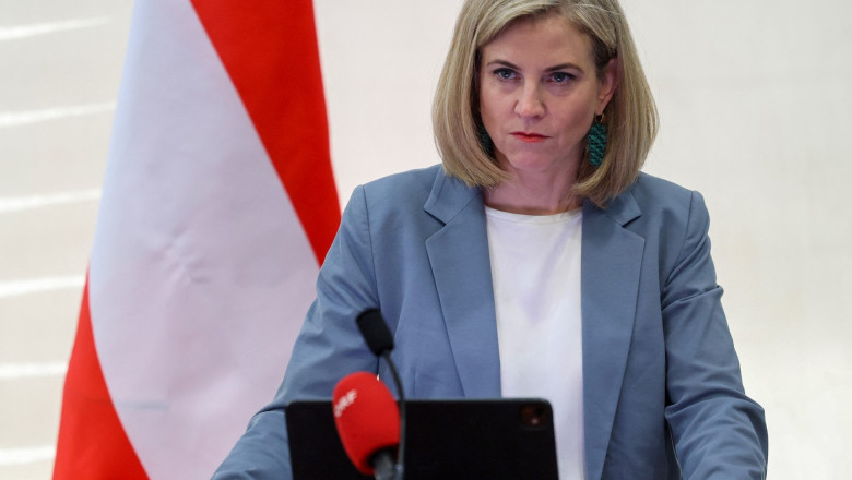 Trump i-a servit Crimeea si estul Ucrainei „pe tava” lui Putin, afirma ministrul de Externe al Austriei Imagine