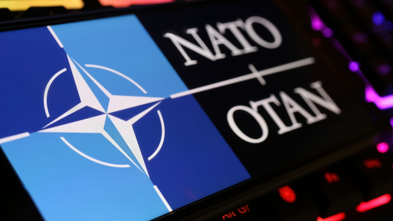 Trump ia in calcul renuntarea la sefia militara a NATO in Europa. Rolul ar putea fi preluat de Franta sau Marea Britanie Imagine