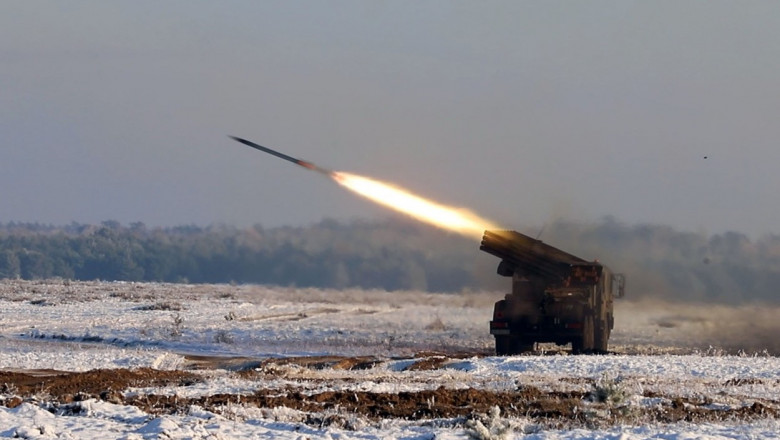 Trump ia in calcul suspendarea ajutorului militar catre Ucraina dupa cearta cu Zelenski (presa americana) Imagine