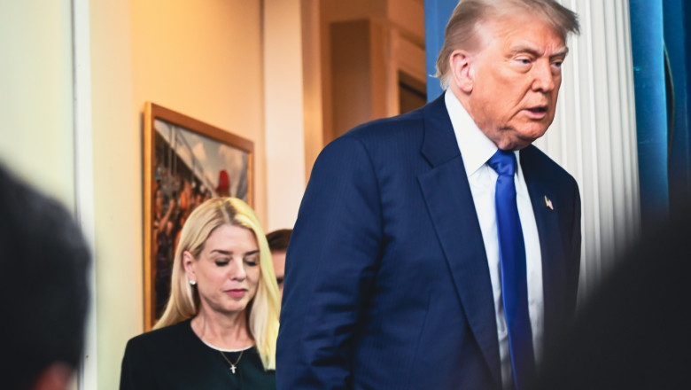 Trump ii ia apararea procurorului general Pam Bondi in scandalul Epstein. „Suntem o echipa, MAGA, si nu-mi place ce se intampla” Imagine