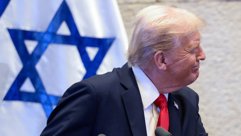 Trump, intrerupt in timpul discursului sau din Knesset de membri ai opozitiei israeliene. „Recunoasteti statul Palestina” Imagine
