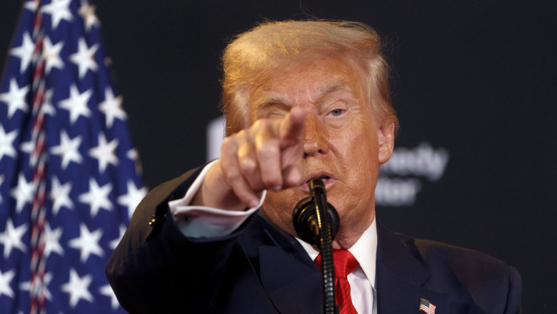 Trump sugereaza ridicarea licentei televiziunilor critice. Cum se inchina baronii mass-media in fata lui pentru a-si proteja afacerile Imagine