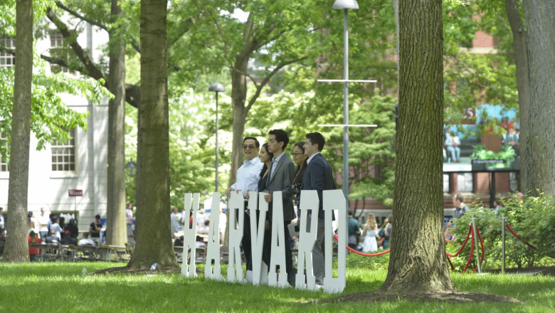 Trump suspenda intrarea in Statele Unite a studentilor internationali care vor sa studieze la Harvard. Reactia universitatii Imagine